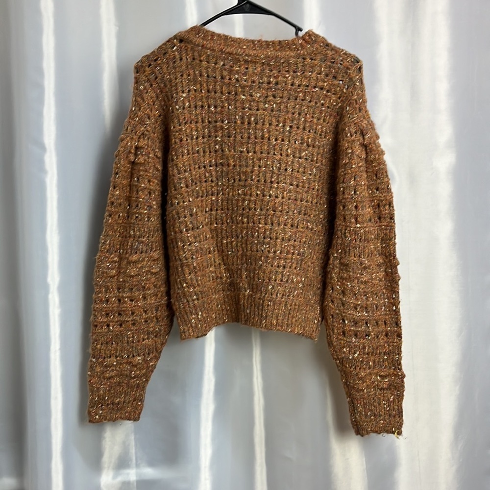 Universal thread pull over sweater - Picture 2 of 4